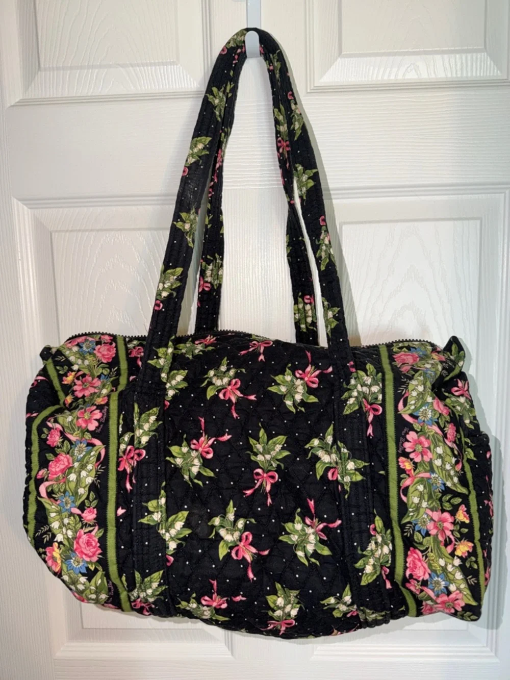 Small Vera Bradley duffel floral Quilted Tote Bag - Black with Pink ribbon - Picture 2 of 4